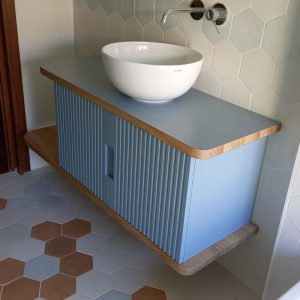 Arredo bagno in olmo
